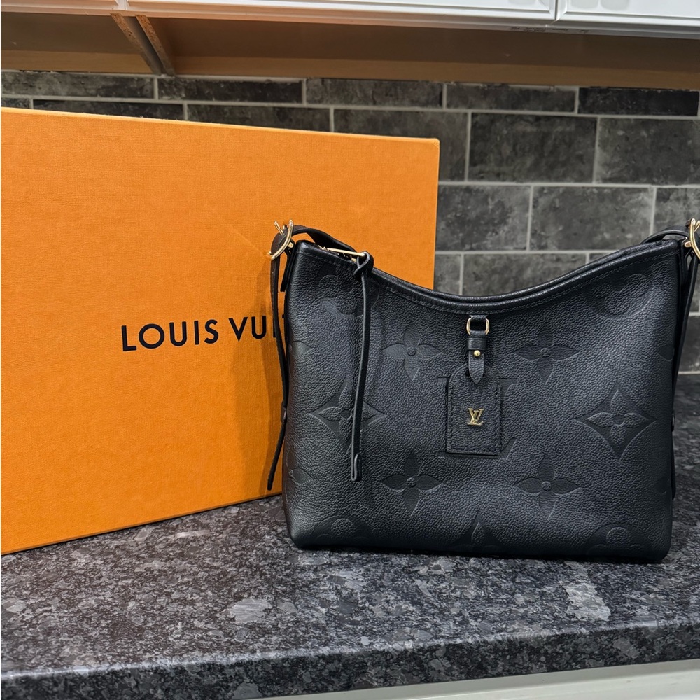 Louis Vuitton Carryall PM - Black